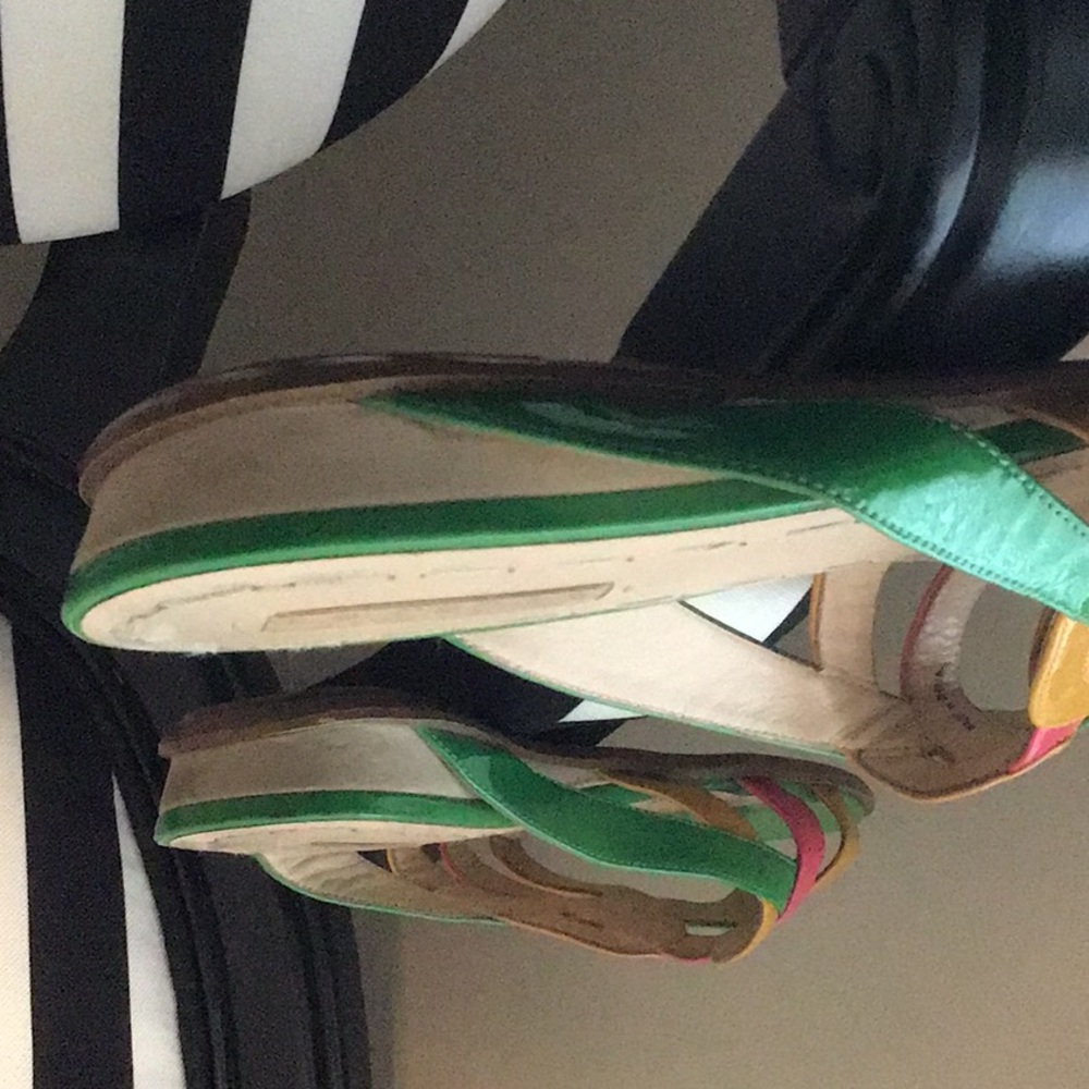 This Shoe is Beautiful!🔥 - Picture 3 of 7